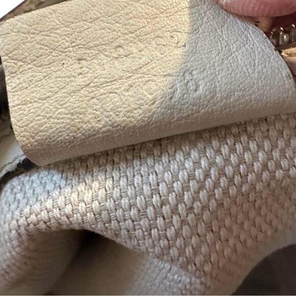 Gucci Soho White Leather Shoulder Bag with Chain Strap and Tassel - Picture 10 of 16